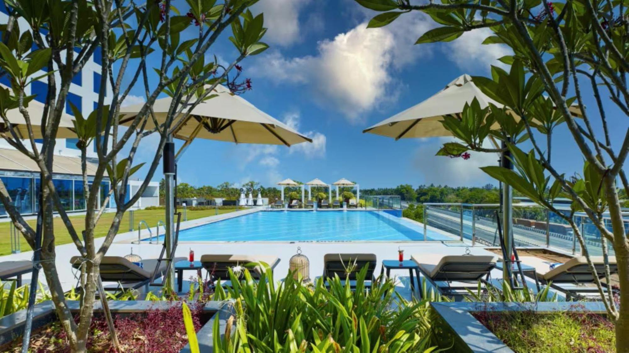 O By Tamara, Trivandrum Thiruvananthapuram Екстер'єр фото The swimming pool at the resort