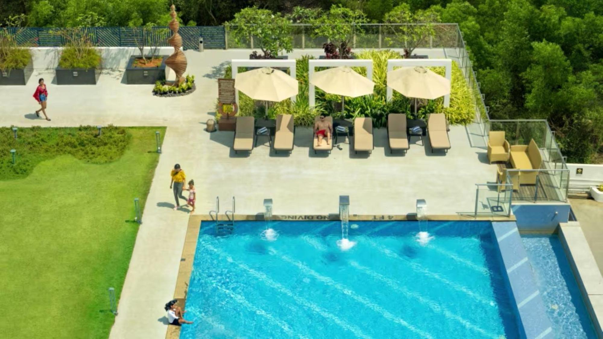 O By Tamara, Trivandrum Thiruvananthapuram Екстер'єр фото The swimming pool at the hotel