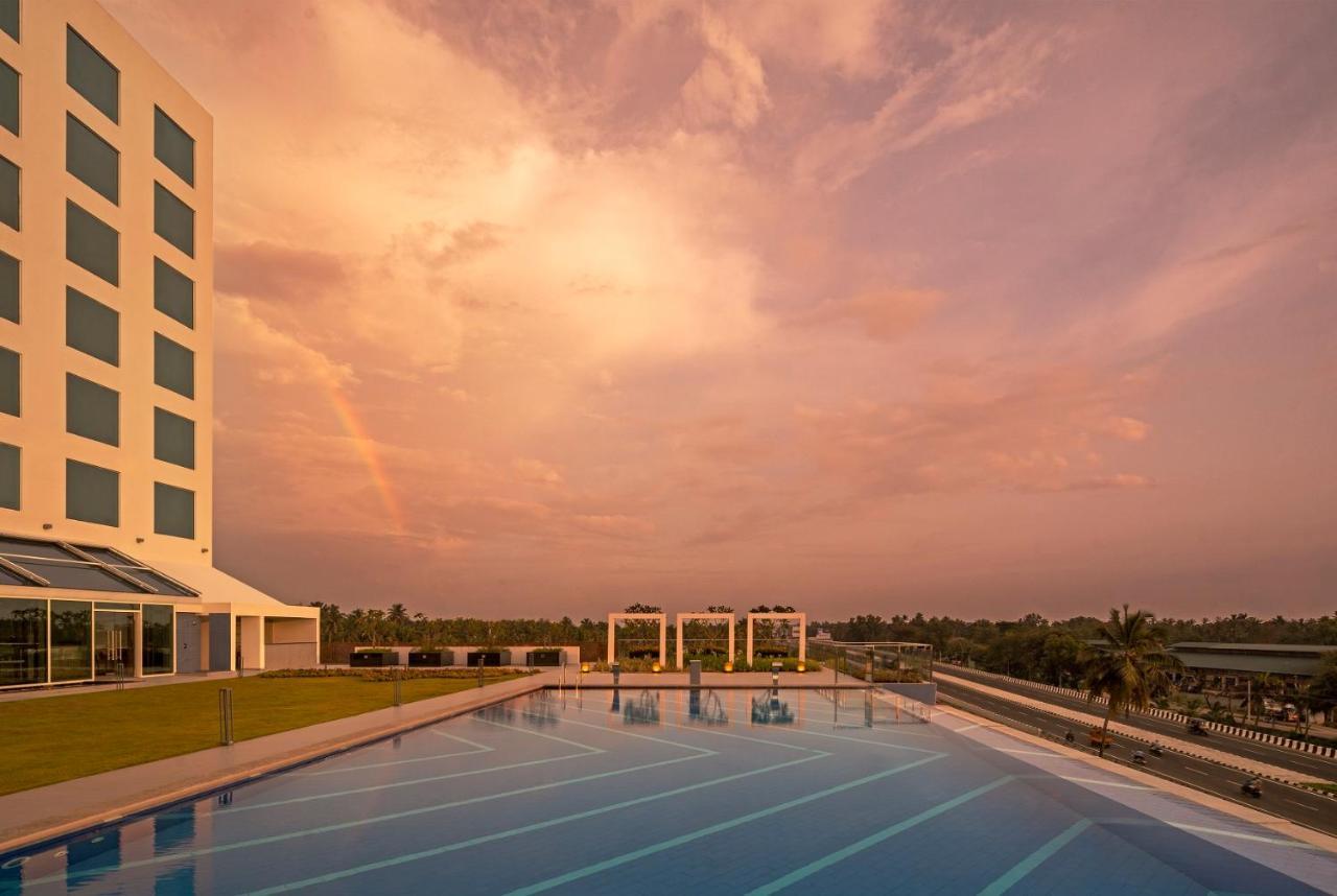 O By Tamara, Trivandrum Thiruvananthapuram Екстер'єр фото The pool at the Infosys Mysuru campus
